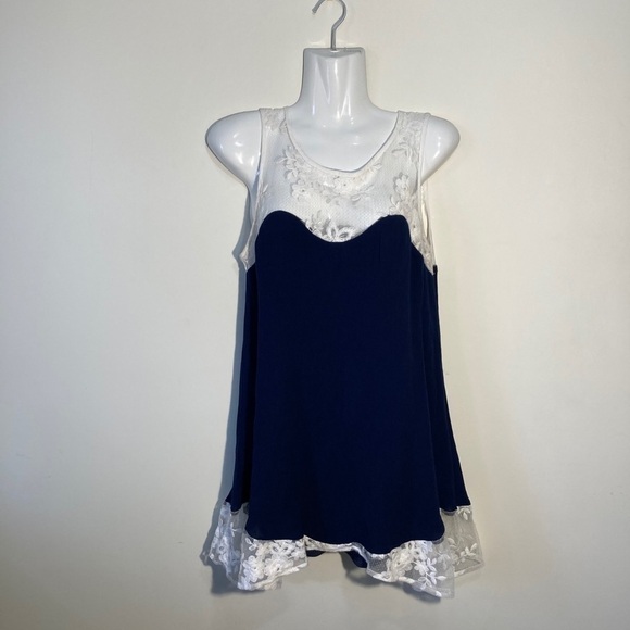 🌸 3/$20 Paper Crane blue and white lace top - Picture 4 of 14